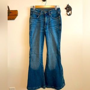 Retro Flared Wrangler Jeans size 26x34 in Women’s.